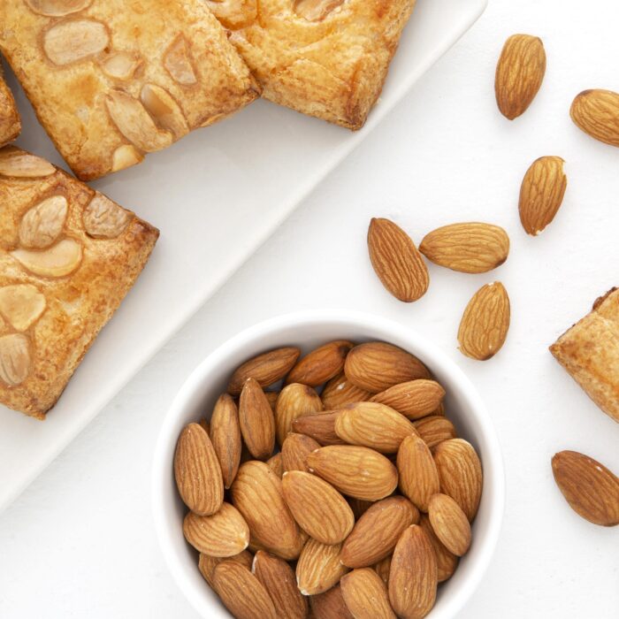Snacks made with almonds can be eaten at any time of the day.